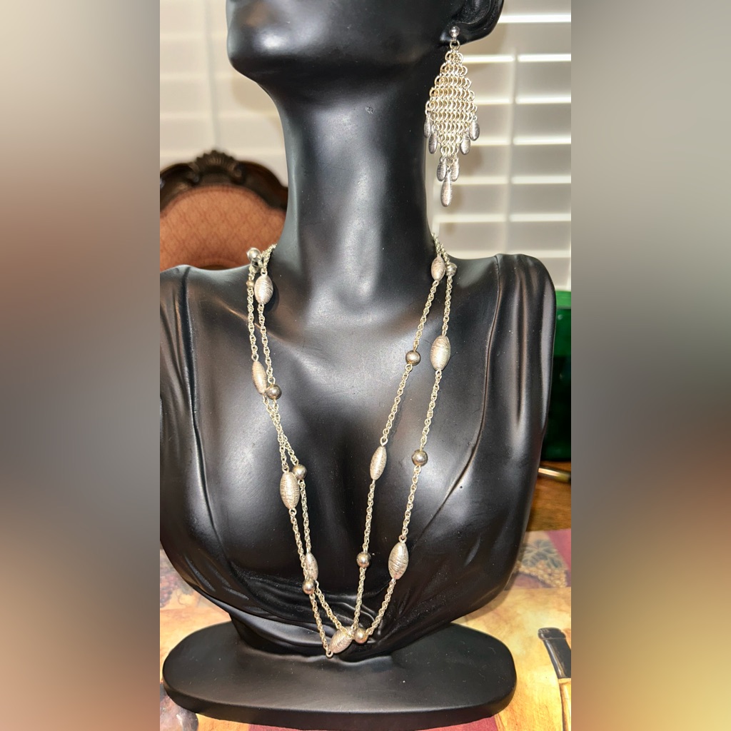 SilverTone Necklace And Earring Set With Elegant Detailing